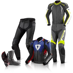 Motorradbekleidung für Herren: sportliche Lederkombis, Jacken, Hosen und Stiefel mit Protektoren.